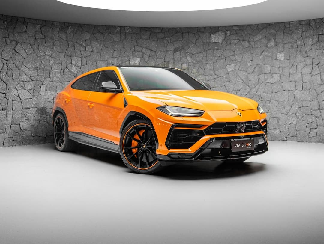 LAMBORGHINI URUS 